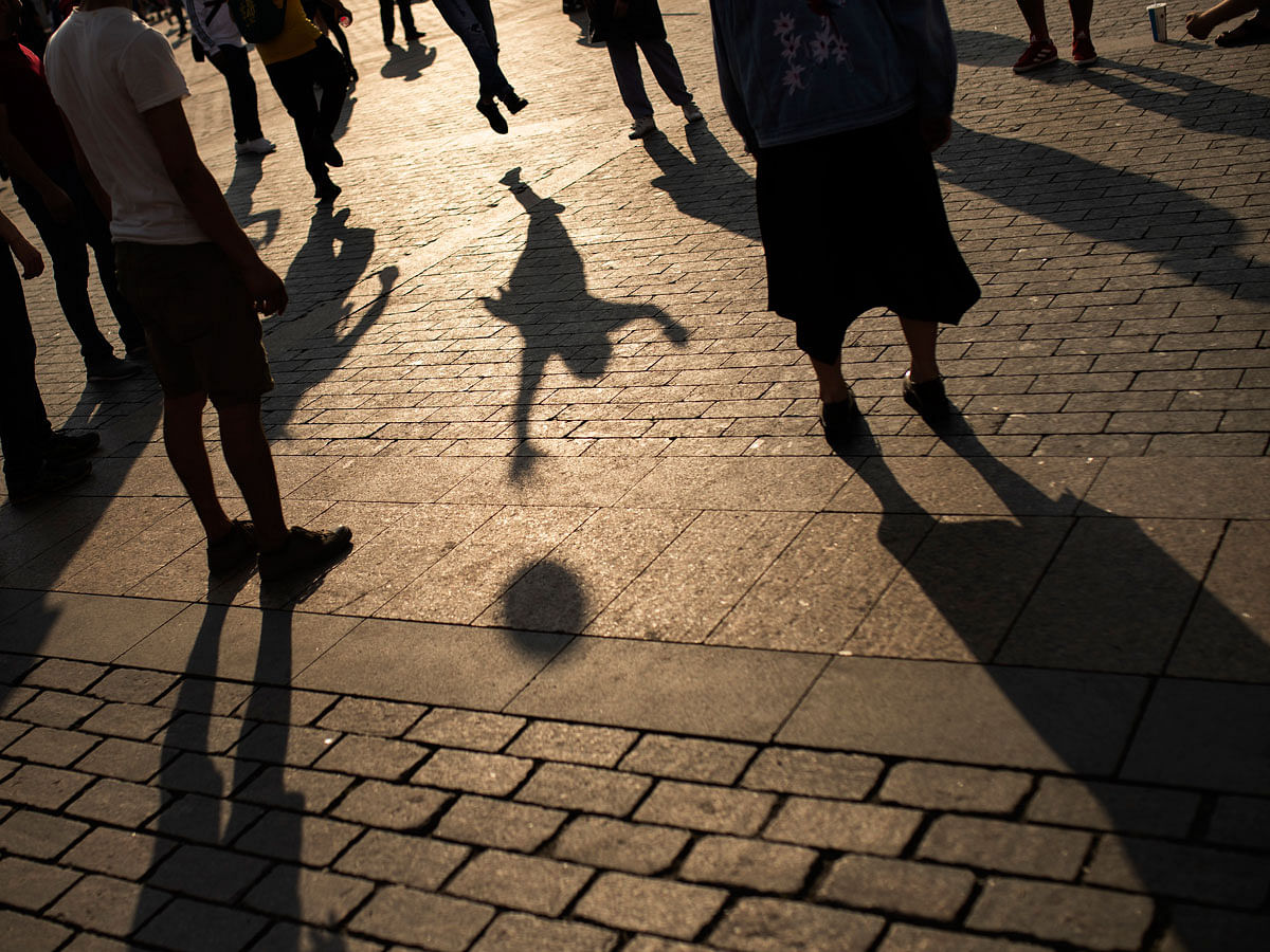 People play with a soccer ball during the 2018 soccer World Cup at the Manezhnaya Square in central Moscow, Russia on 19 June. Photo: AP