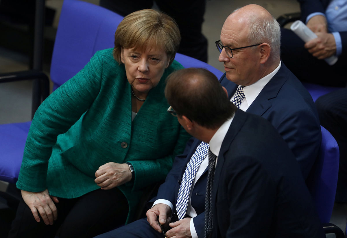 German Chancellor Angela Merkel talks to parliamentary group leader of the CDU/CSU faction Volker Kauder and parliamentary group leader of the Christian Social Union (CSU) Alexander Dobrindt during a German lower house of parliament Bundestag session in Berlin, Germany, 28 June 2018. Photo: Reuters