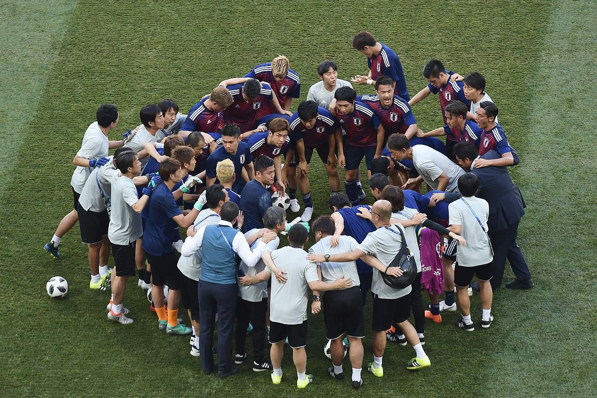 Japan players huddle ahead of the Russia 2018 World Cup Group H football match between Japan and Poland at the Volgograd Arena in Volgograd on 28 June. Photo: AFP