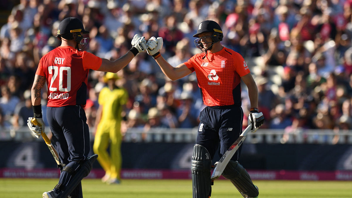 England`s Jason Roy and Jos Buttler (R) celebrate their fifty partnership during the Twenty20 International cricket match against Australia at Edgbaston cricket ground in Birmingham, central England on 27 June 2018. Photo: AFP
