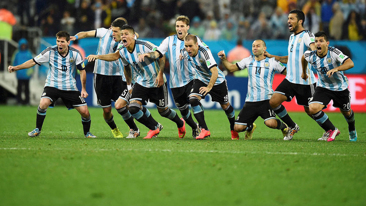 Argentina`s national soccer players celebrate after their teammate Maxi Rodriguez scored the decisive goal during a penalty shoot-out against the Netherlands at their 2014 World Cup semi-finals in Sao Paulo 9 July, 2014. Photo: Reuters