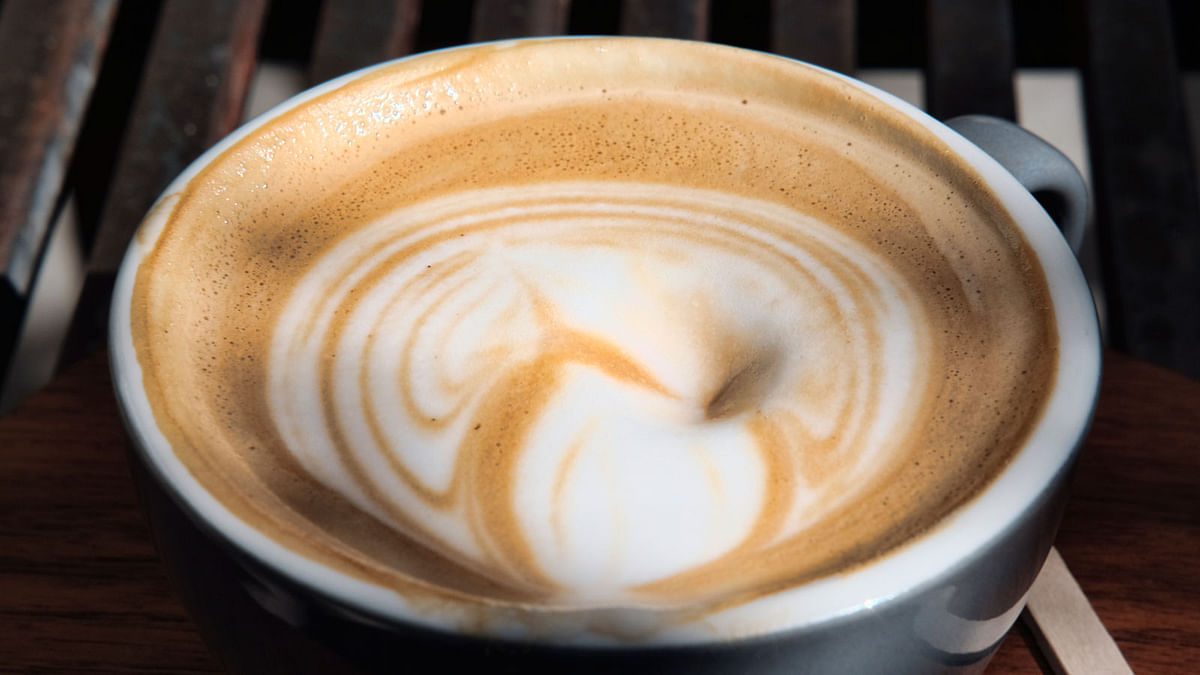 This Thursday, 29 March 2018 photo shows a cup of coffee at a cafe in Los Angeles. A 10-year study released on Monday, 2 July 2018 shows that coffee drinkers had a lower risk of death than abstainers, including those who downed at least eight cups daily. The benefit was seen with instant, ground, decaf, and in people with genetic glitches affecting how their bodies use caffeine. Photo: AP