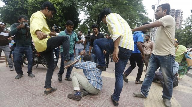 Students demanding reform in quota system in government jobs were attacked by ruling party student wing Bangladesh Chhatra League leaders and activists several times in last four days. Picture: Prothom Alo.