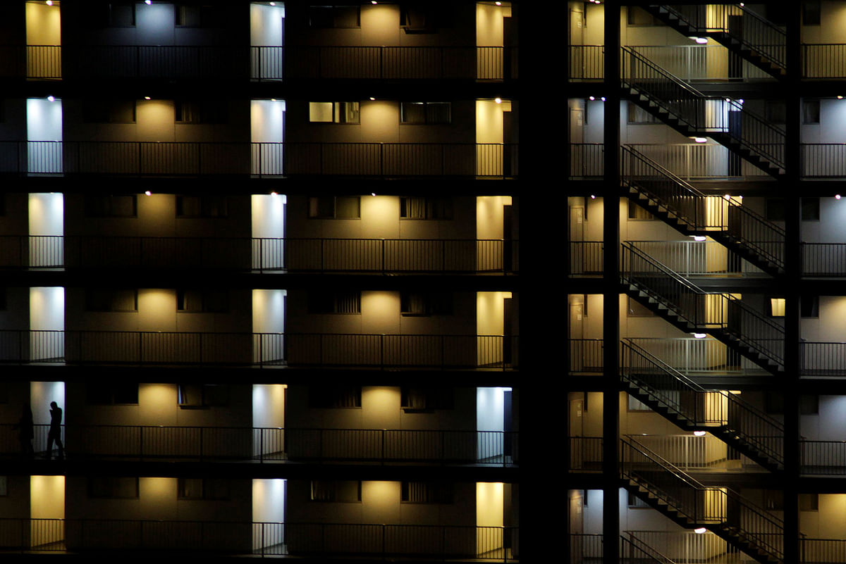 People walk in an apartment building in central Auckland, New Zealand on 19 October 2011. Photo: Reuters  IMF calls on New Zealand to reconsider ban on foreign home buyers