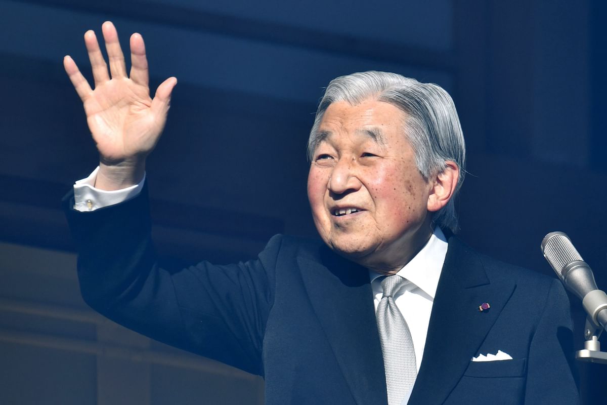Japan`s ageing emperor Akihito resumed his official duties on Thursday after three days of treatment for insufficient blood supply to the brain, a palace spokesman told AFP.