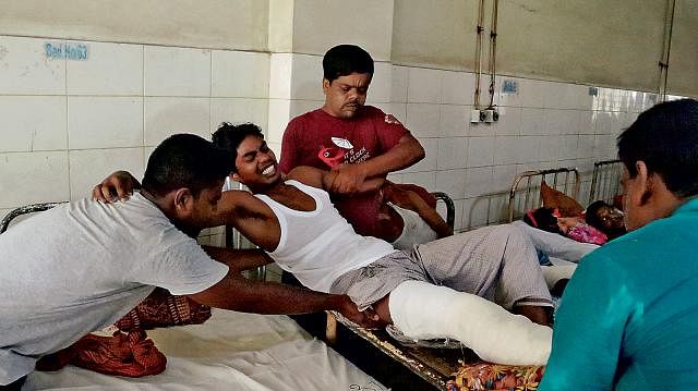 Quota reform campaigner of Rajshahi University Toriqul Islam was shifted from Rajshahi Medical College Hospital to another hospital on Thursday. Photo : Prothom Alo