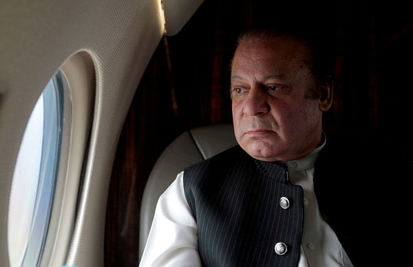 Pakistani prime minister Nawaz Sharif looks out the window of his plane after attending a ceremony to inaugurate the M9 motorway between Karachi and Hyderabad, Pakistan 3 February, 2017. Photo: Reuters