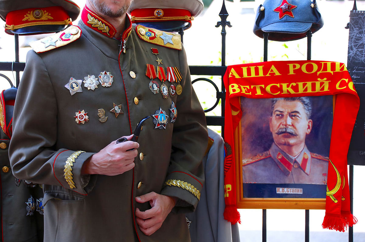 A tourist, visiting Russia during the Soccer World Cup, poses for a photograph dressed in a Russian military costume outside the entrance to Stalin`s Bunker, a bunker complex built in 1942 as an alternative headquarters for the Soviet Union leader Joseph Stalin, in Samara, Russia, 4 July 2018. Photo: Reuters