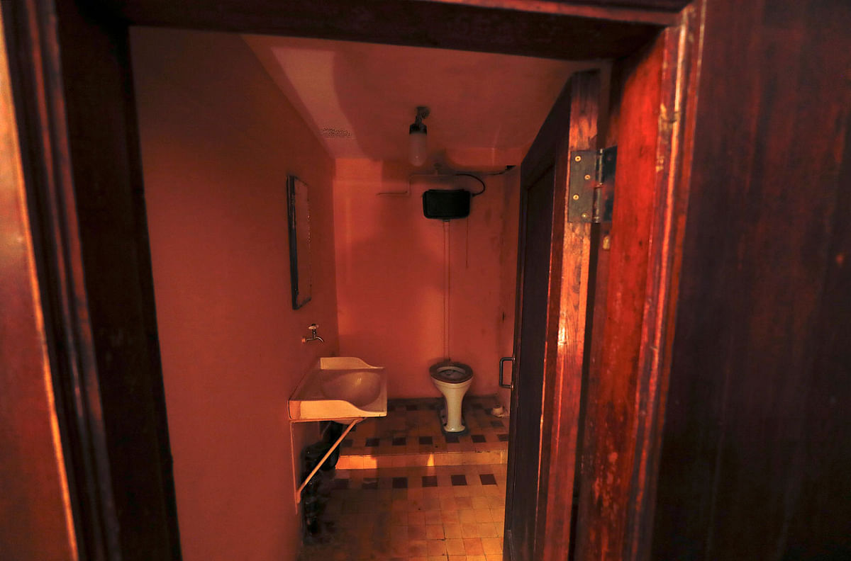 A toilet in a bathroom is seen inside Stalin`s Bunker, a bunker complex built in 1942 as an alternative headquarters for the Soviet Union leader Joseph Stalin, in Samara, Russia, 4 July 2018. Photo: Reuters