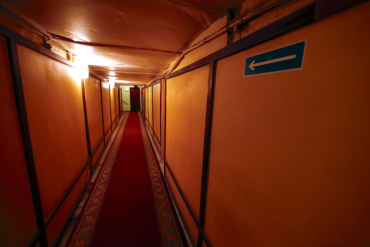 A lamp illuminates a corridor inside Stalin`s Bunker, a bunker complex built in 1942 as an alternative headquarters for the Soviet Union leader Joseph Stalin, in Samara, Russia, July 4, 2018. Picture taken 4 July 2018. Photo: Reuters