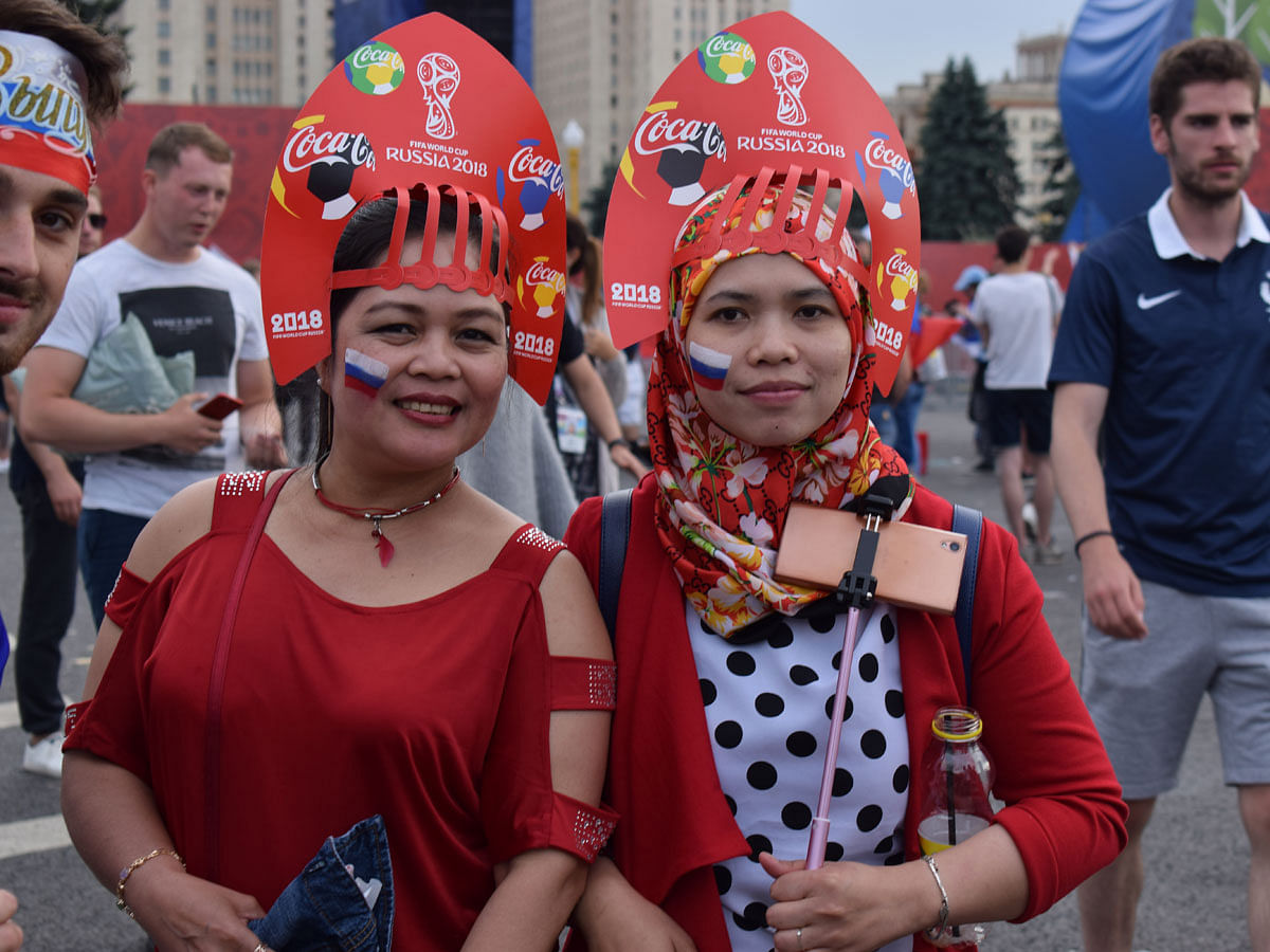 Two Russian fans pose for a photo. Photo : Quamrul Hassan