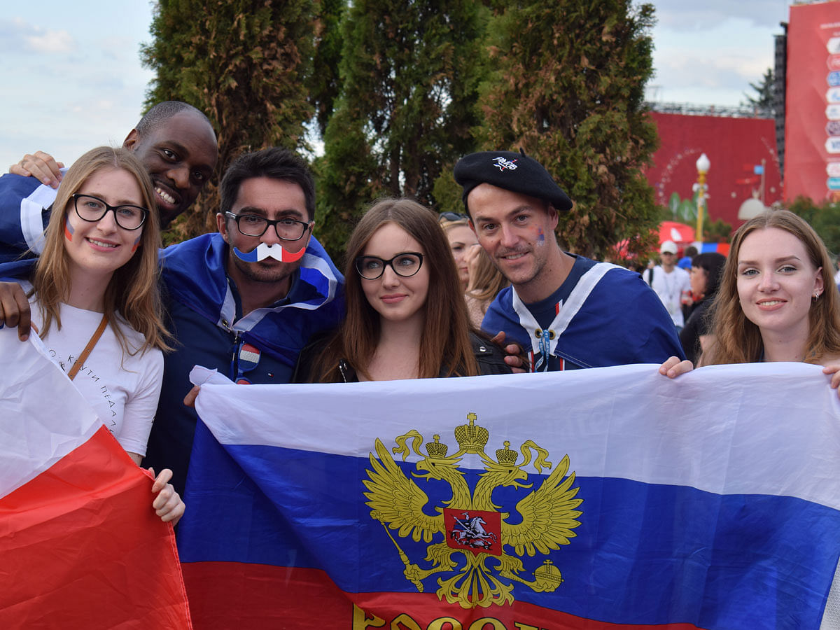 France and Russia fans come together for a photo. They might see each other in the final. Photo : Quamrul Hassan