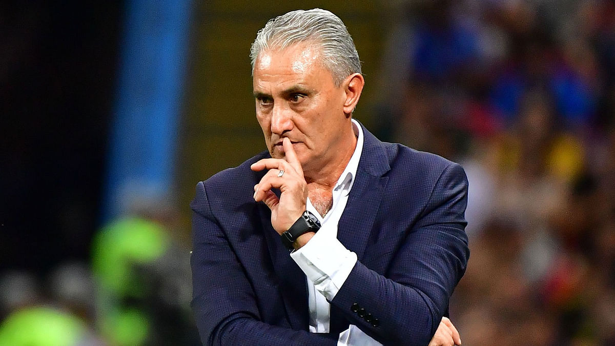 Brazil`s coach Tite (R) looks on during the Russia 2018 World Cup quarter-final football match between Brazil and Belgium at the Kazan Arena in Kazan on 6 July 2018. Photo: AFP