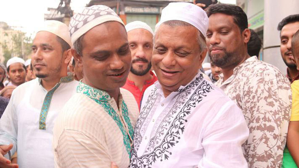 BNP mayoral candidate for the Sylhet City Corporation polls Ariful Haque Chowdhury is seen talking with people after the Jumma prayer in Jallarpar area of Sylhet on 6 July. Photo: Anis Mahmud