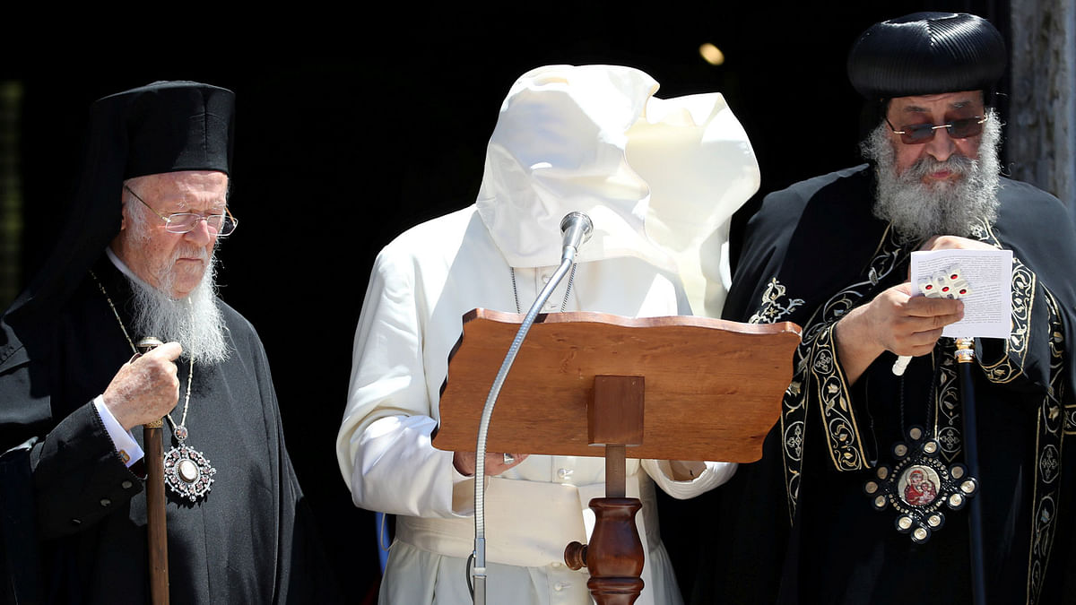 Pope Francis` cape is blown by a gust of wind as he delivers a speech after a meeting with Patriarchs of the churches of the Middle East at the St. Nicholas Basilica in Bari, southern Italy on 7 July 2018. Photo: Reuters