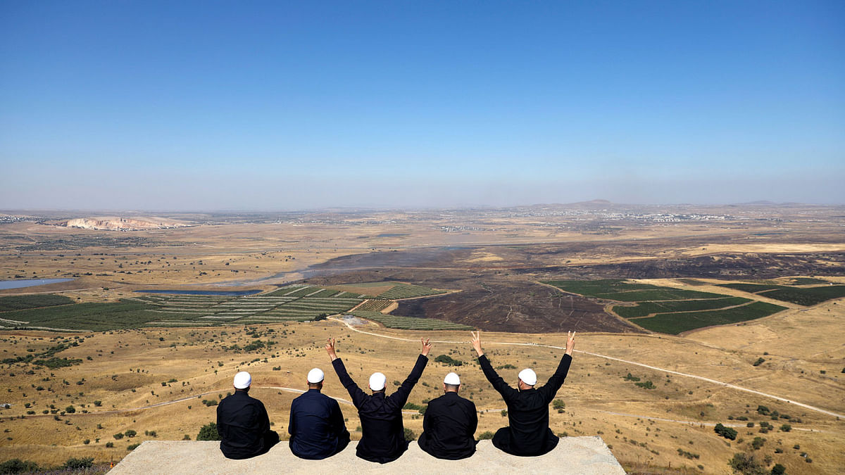 Israeli Druzes sit together watching the Syrian side of the Israel-Syria border on the Israeli-occupied Golan Heights, Israel on 7 July 2018. Photo: Reuters