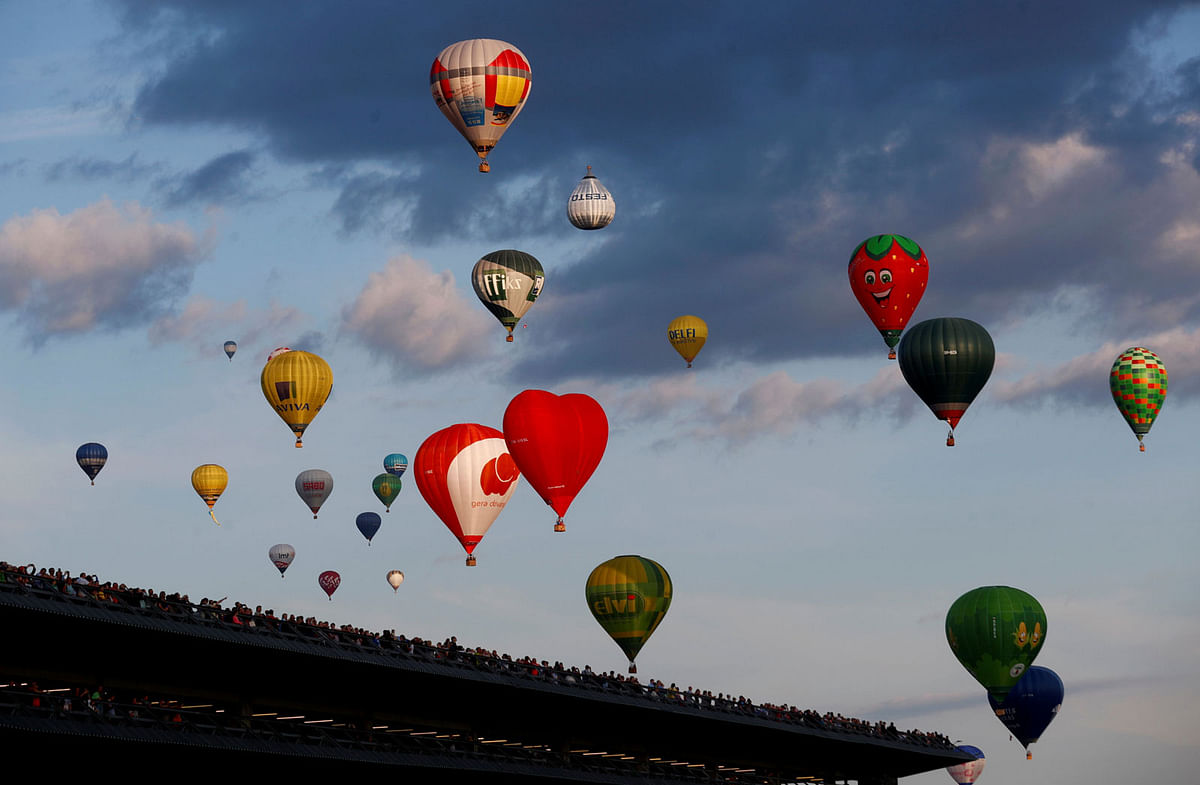 Hot air ballons take part in the Wind of Freedom 100 hot air balloon fiesta marking country`s centenary of restoring of independence, in Kaunas, Lithuania on 7 July 2018. Photo: Reuters