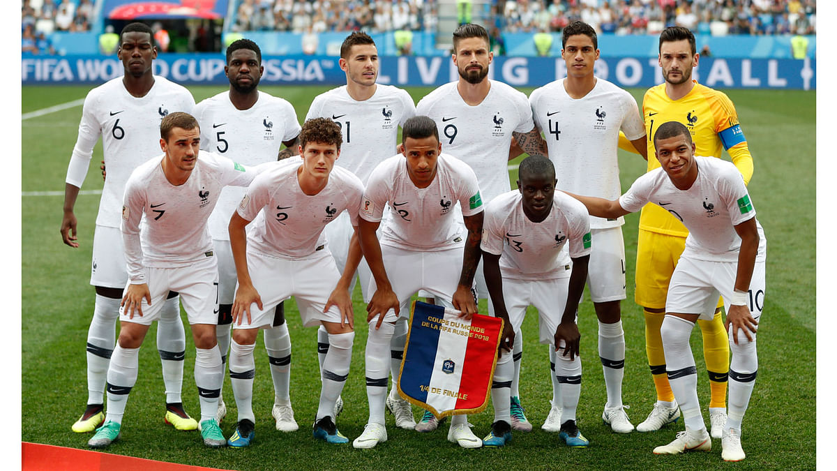 In this Friday, 6 July 2018 file photo France`s starting players pose for a team photo at the beginning of he quarterfinal match between Uruguay and France at the 2018 soccer World Cup in the Nizhny Novgorod Stadium, in Nizhny Novgorod, Russia. Photo : AP