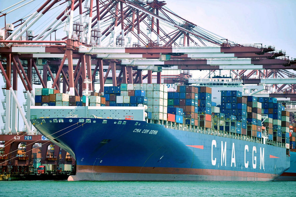 In this 6 July 2018, photo, a container ship is docked at a port in Qingdao in eastern China`s Shandong Province. China`s government on Wednesday, 11 July 2018, has criticized the latest US threat of a tariff hike as `totally unacceptable` and vowed to retaliate in their escalating trade war. Photo : AP