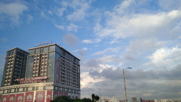 A giant shopping mall on the bank of Hatirjheel. Photo: Toriqul Islam