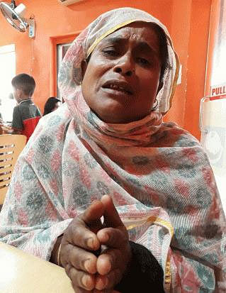 Quota reform activist Rashed’s mother Saleha Begum going from one office to the other for the release of her son. Photo: Prothom Alo