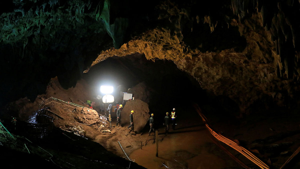 Soldiers walk after 12 soccer players and their coach were rescued near Tham Luang cave complex in the northern province of Chiang Rai, Thailand, 10 July 2018. Photo: Reuters