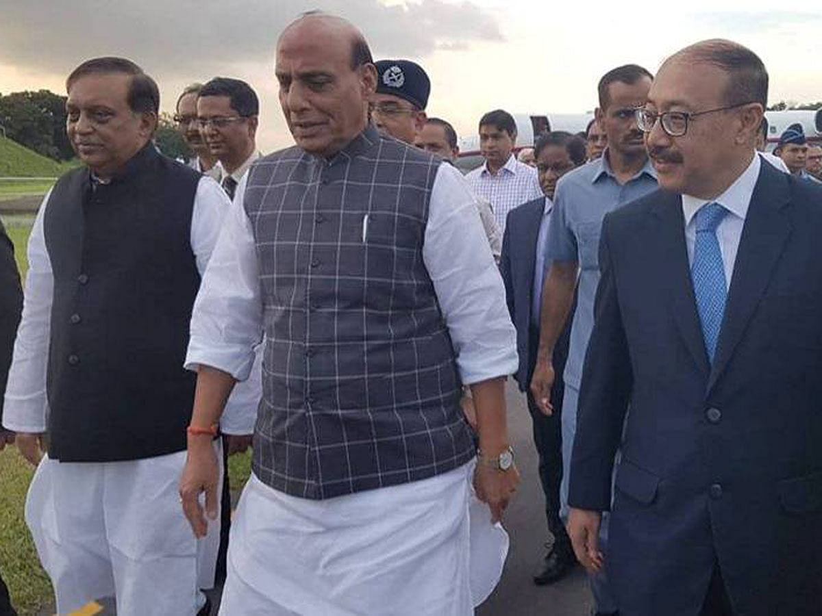 Home minister Asaduzzaman Khan (left) with his Indian counterpart Rajnath Singh (centre) and Indian envoy Harsh Vardhan Shringla at Bangabandhu Air Force Base on Friday. Photo: UNB