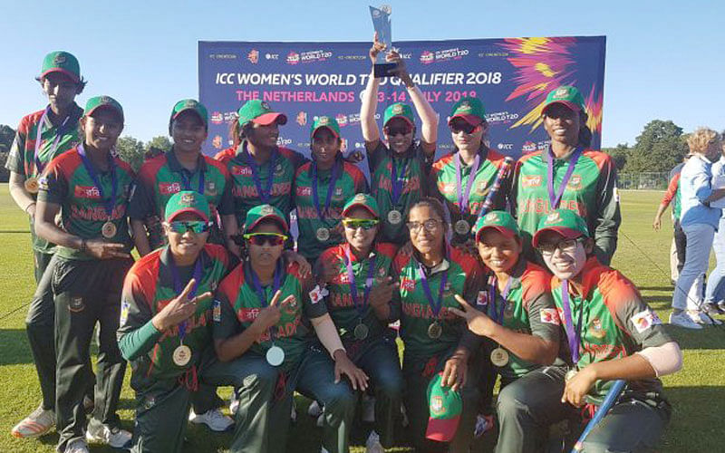 Bangladesh cricketers celebrate 25 runs victory against Ireland in the final of ICC Women`s World Twenty20 Qualifiers on 14 July 2018. Photo: UNB