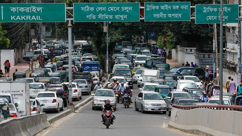 Private cars in the entrance of a flyover at Maghbazar-Saat Rasta flyover in Dhaka on 15 July. Photo: Dipu Malakar