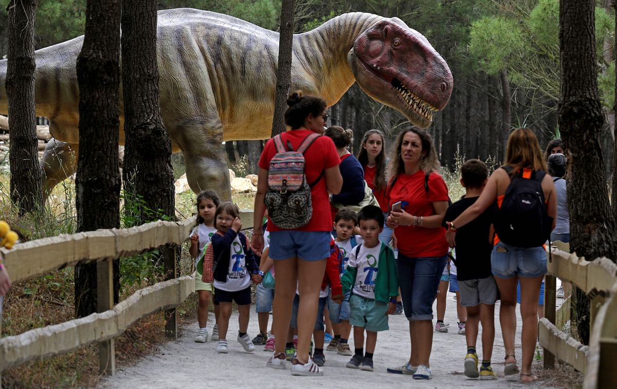 People visit the Dino Park, an outdoor museum with more than 120 models of dinosaurs, in Lourinha on 9 July 2018. Photo: AFP