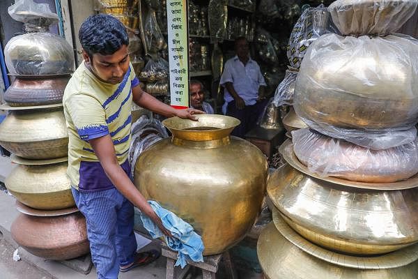 Copper and brass utensils were widely used in the past. But the use has declined with time. There are only a few shops left in Old Dhaka that still sell copper and brass utensils. Each copper utensil sells at Tk 1,600-2,400 and each of brass utensil at Tk 500-2000. The picture was taken from Bangla Bazar in Dhaka on 16 July by Dipu Malakar