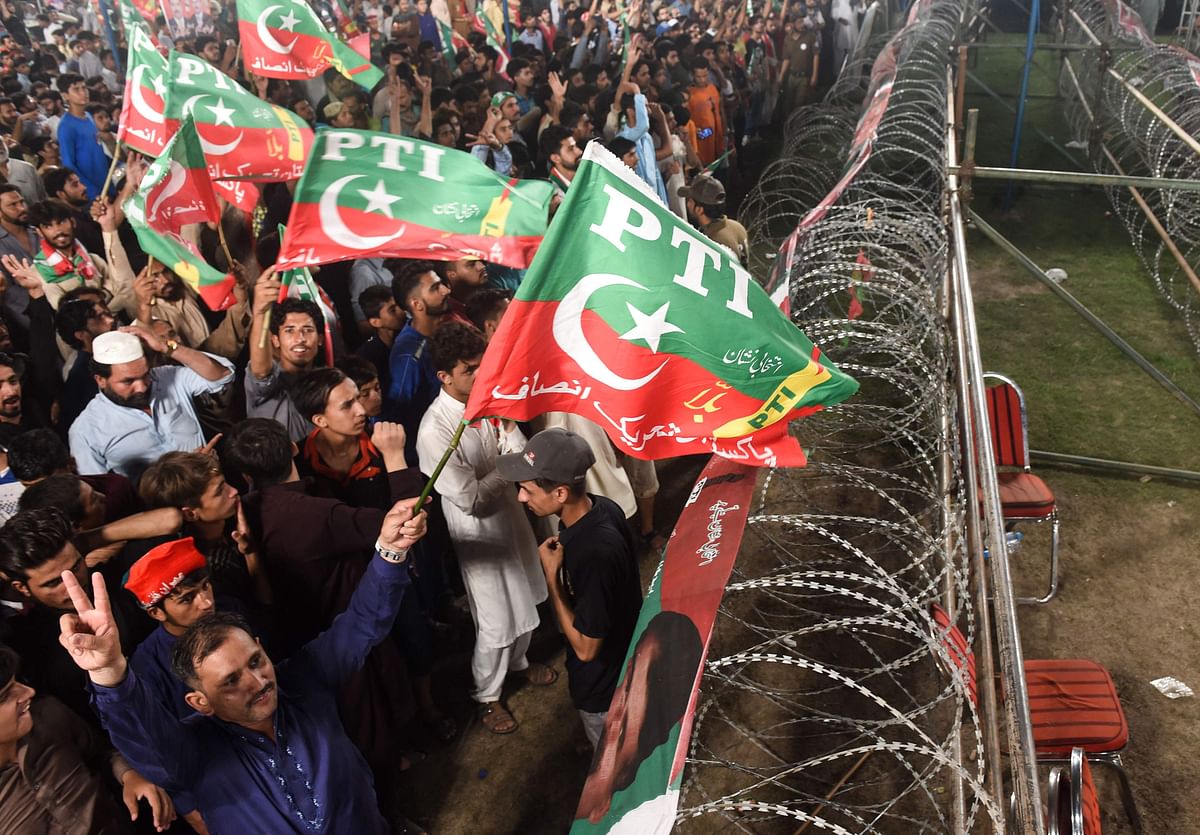 Supporters of Pakistani cricket star-turned-politician and head of the Pakistan Tehreek-e-Insaf (PTI) Imran Khan (unseen) gather at his political campaign rally for the upcoming general election in Lahore on 18 July 2018. Pakistan will hold a general election on 25 July 2018 pitting the Pakistani Muslim League-Nawaz (PML-N) against its main rival, the PTI, led by Khan. Photo: AFP
