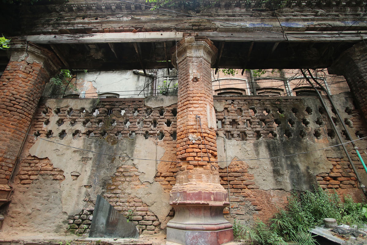 The bricks and plaster of the pillars are in ruins