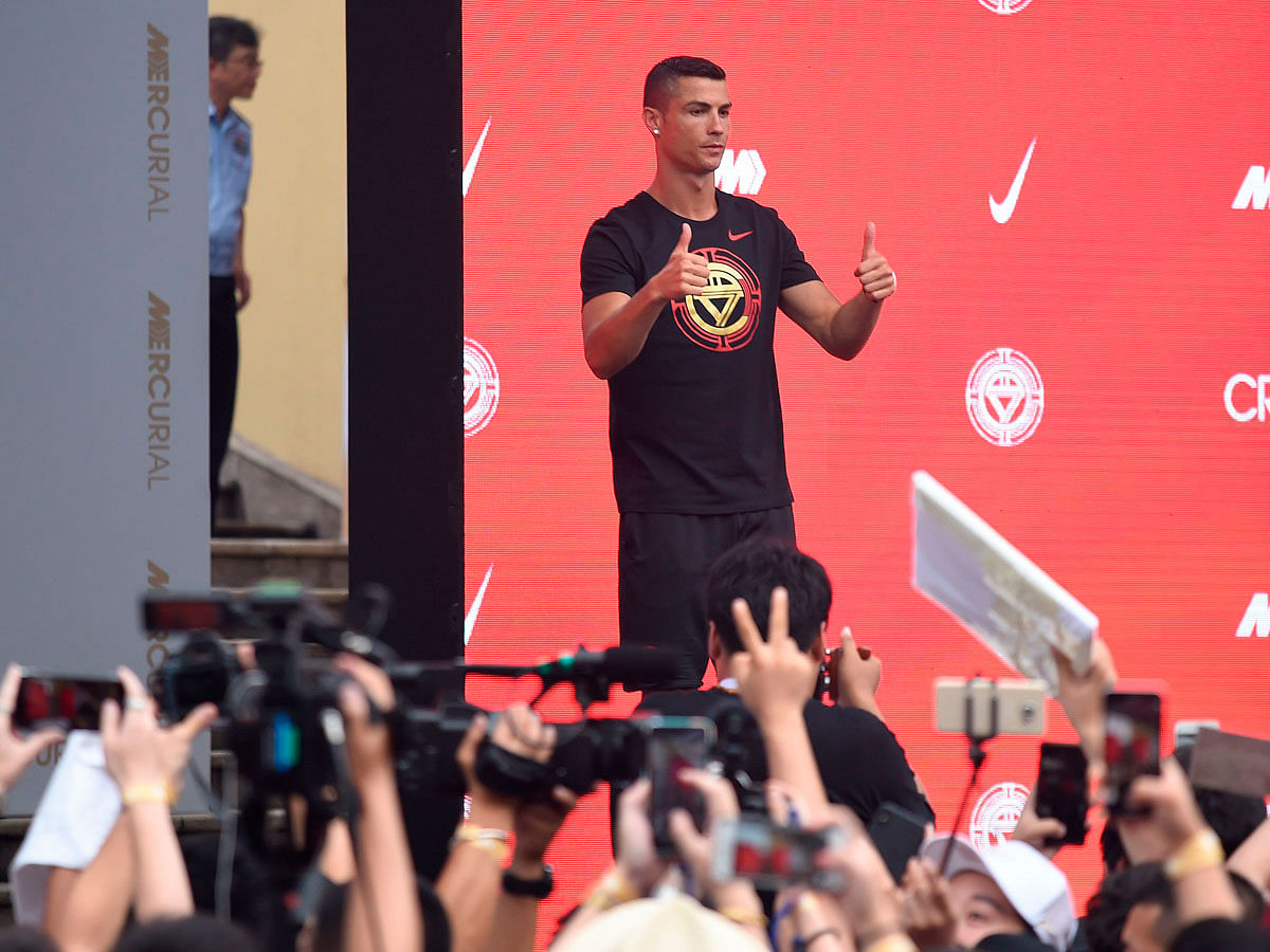Portuguese footballer Cristiano Ronaldo gestures the thumbs up as he attends a promotional event in Beijing on 19 July 2018. Photo: AFP