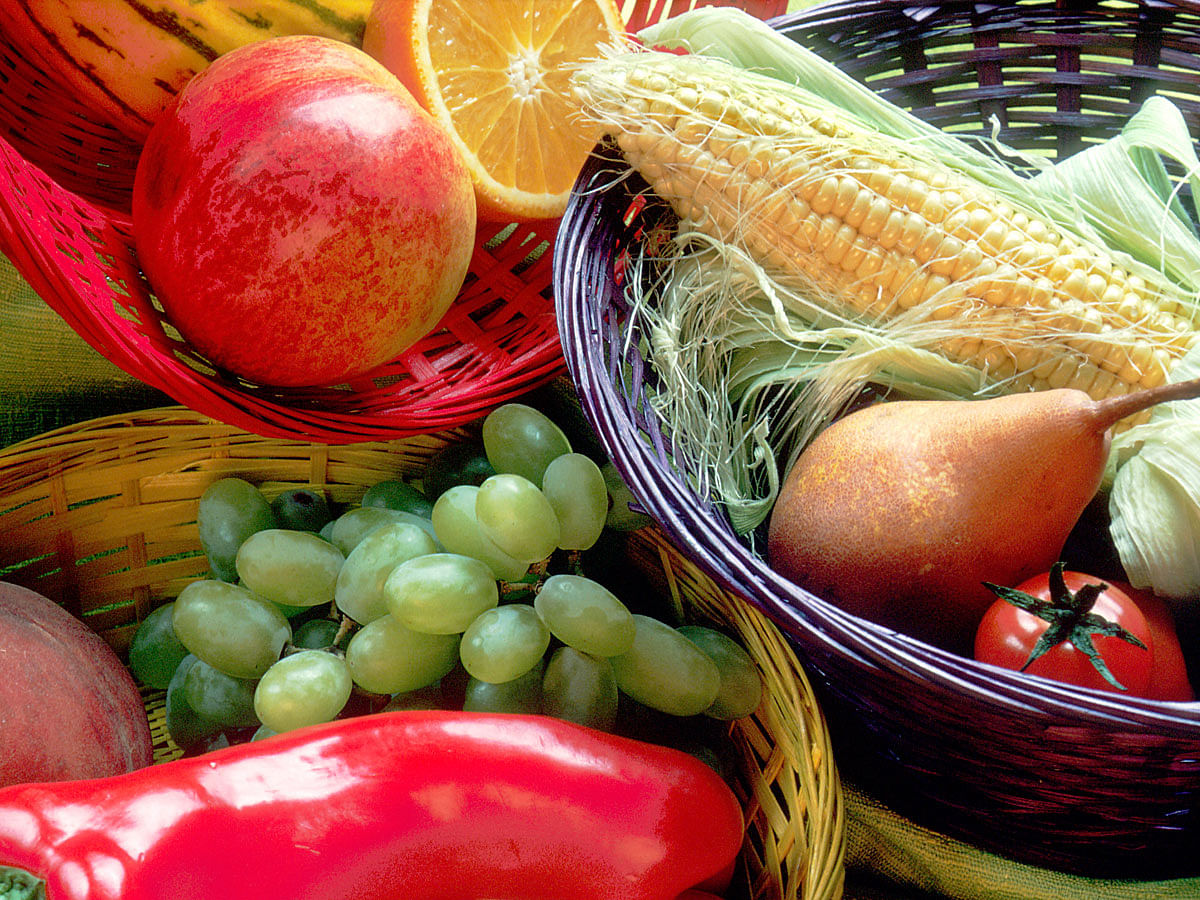 Consuming high amount of fruits and vegetables may put women at a lower risk of breast cancer. Photo: Collected