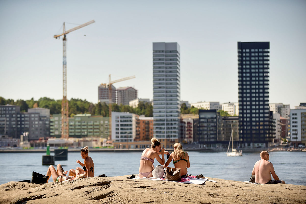 People bathe during heatwave in Stockholm, Sweden, on 16 June 2018. Photo: Reuters