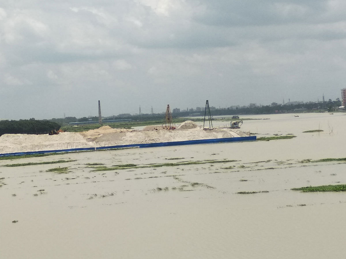 A ruling Awami League MP is setting up a power plant in Manikganj, disrupting the flow of the Dhaleshwari river. Photo: Iftekhar Mahmud