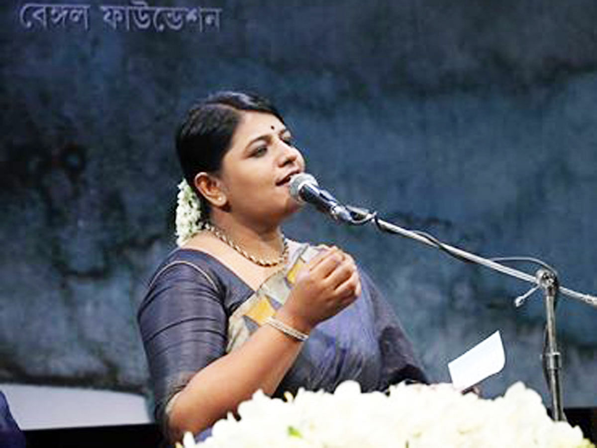 Avaya Dutta sings at the launch of her debut album `Alok Malar Saje` on 3 July at Chhayanaut auditorium, Dhaka. The photo was collected from her Facebook account.