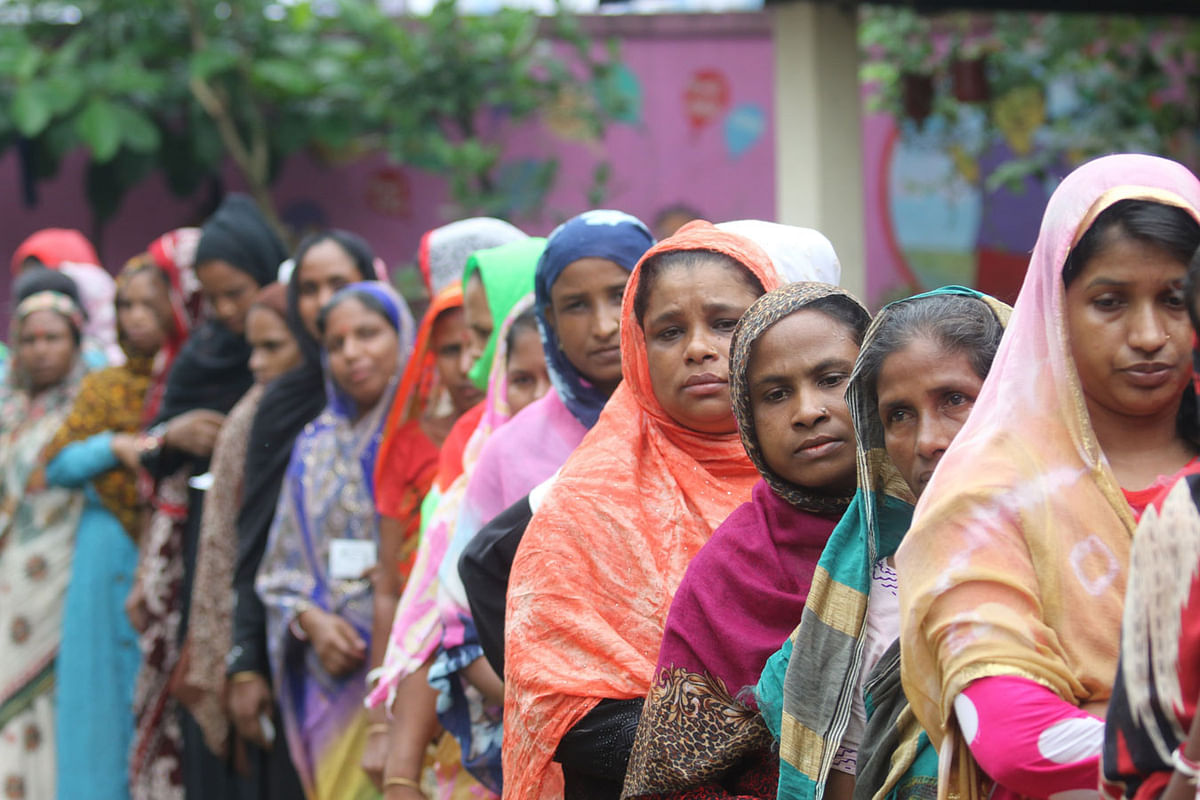 Women voters stand in a long queue outside Kadamtali Government Primary School polling centre in Sylhet on 30 July. Photo: Abdus Salam