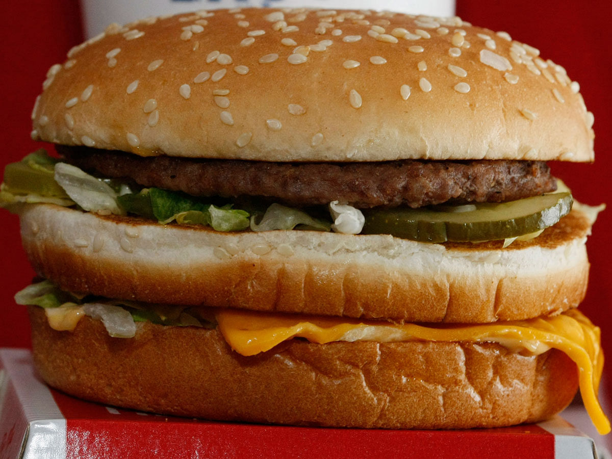 This 29 December 2009 file photo shows a Big Mac hamburger at a McDonald`s restaurant in North Huntingdon, Pa. The fast food restaurant is celebrating the sandwich`s 50th anniversary in 2018. Photo : AP