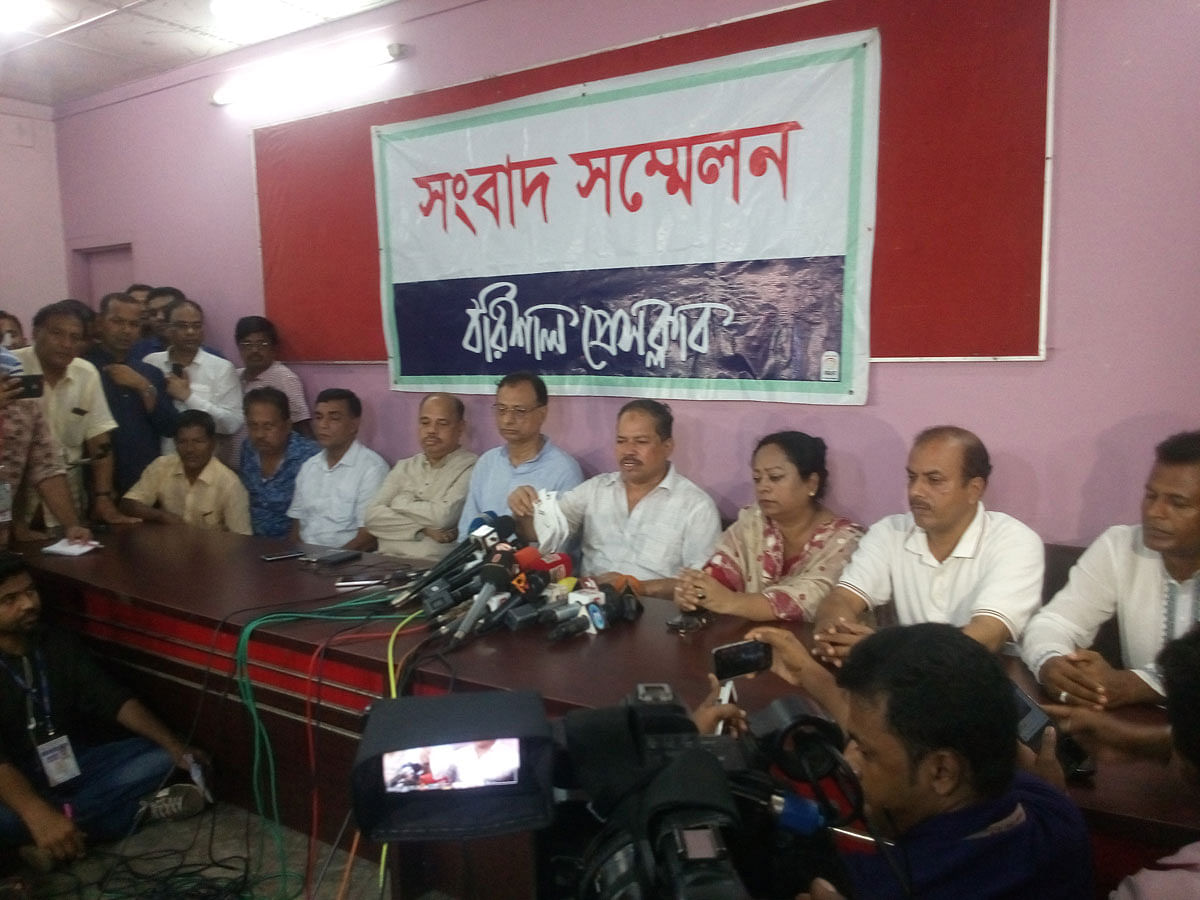 BNP leader Mojibar Rahman Sarwar speaks at a press conference to announce his boycott from Barishal City Corporation election at Barishal press club on Monday. Photo: M Jashim Uddin