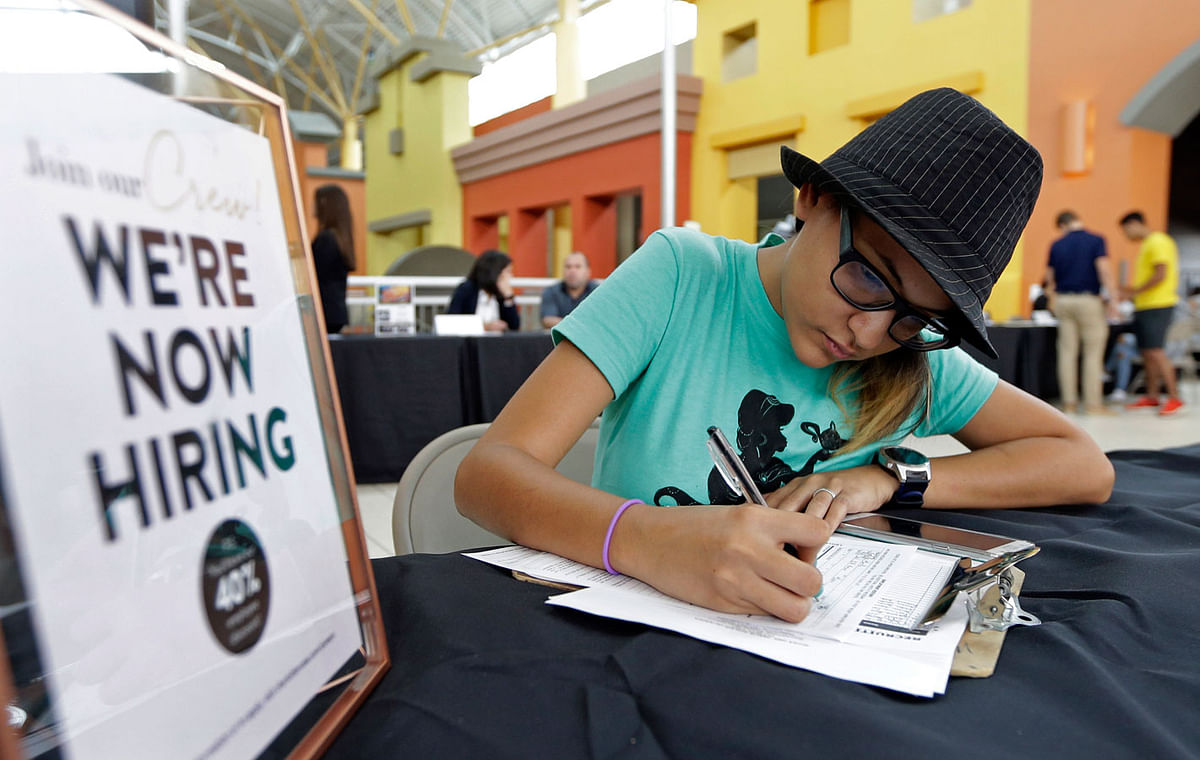 In this 3 October, 2017 file photo, job seeker Alejandra Bastidas fills out an application at a job fair at Dolphin Mall in Sweetwater, Fla. US businesses added 219,000 jobs in July 2018, a private survey found, a robust total that suggests employers are still able to find the workers they need despite the low unemployment rate. Payroll processor ADP says hiring was led by health care providers, hotels and restaurants, and manufacturers. July’s figure was up from 181,000 in June and is enough to lower the already-low jobless rate of 4 per cent. Photo : AP