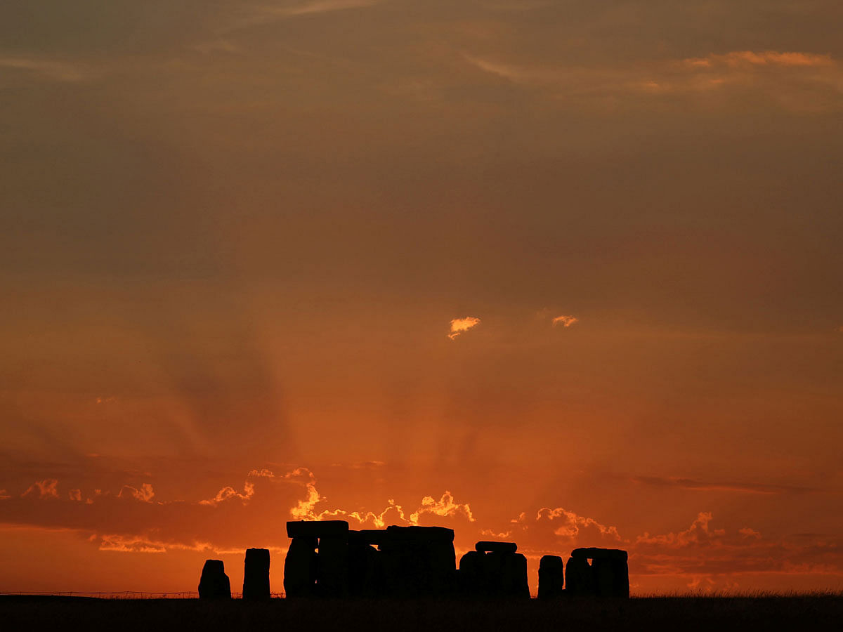 The sun sets behind the Stonehenge stone circle in southwest Britain, 26 July, 2018. Photo: Reuters
