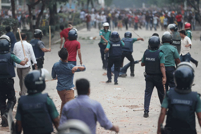 Police and unidentified youths assault demonstrating students demanding safe road in Mirpur-14 on Thursday afternoon. Photo: Sazid Hossain