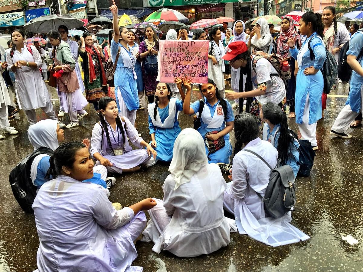 Students stage demonstration at Shantinagar intersection in Dhaka demanding justice of the death of their two fellows in a road accident on 29 July. Photo: Farjana Liakat