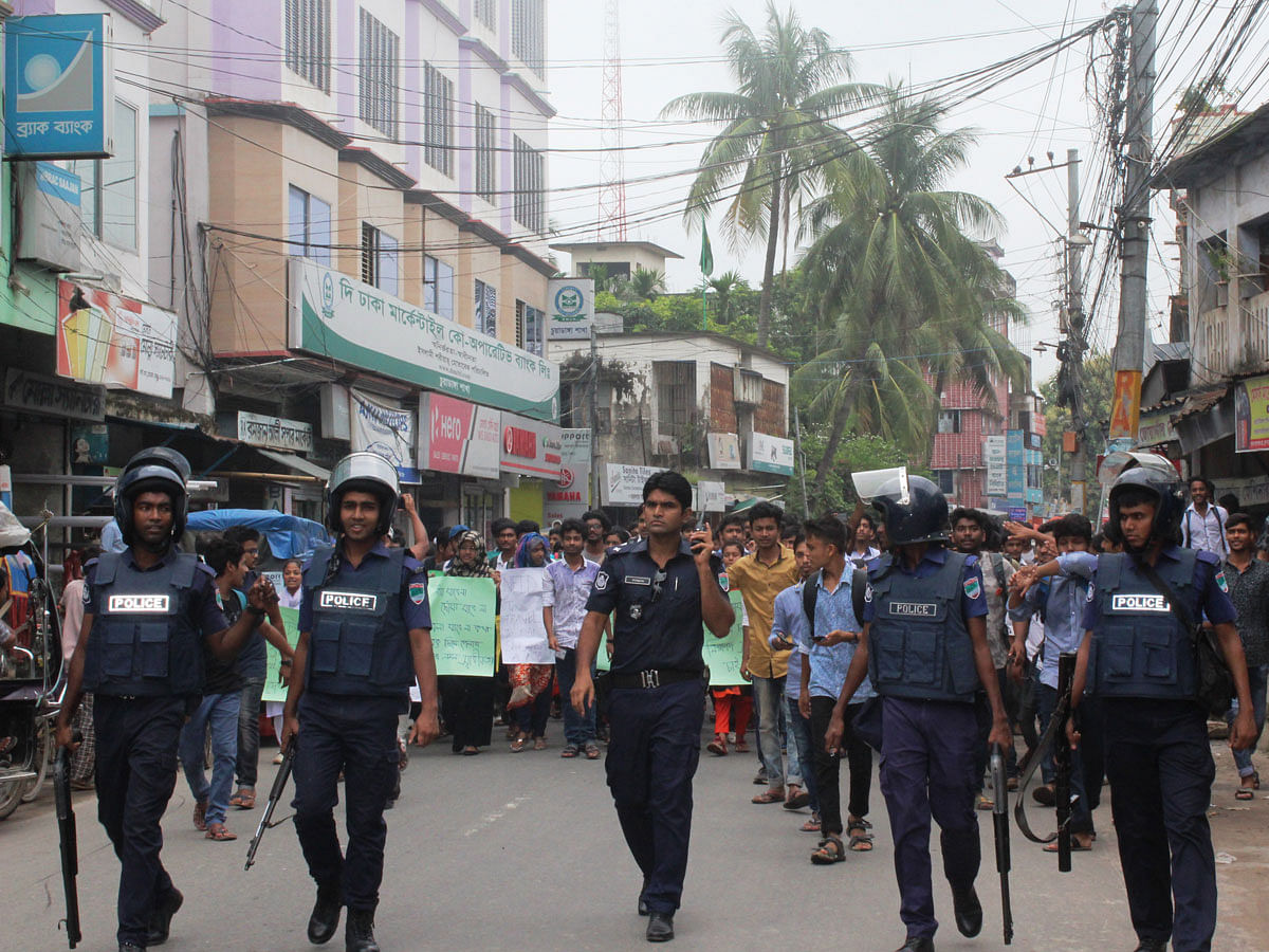 Students hold a rally in Chuadanga district on 2 August. Photo: Prothom Alo
