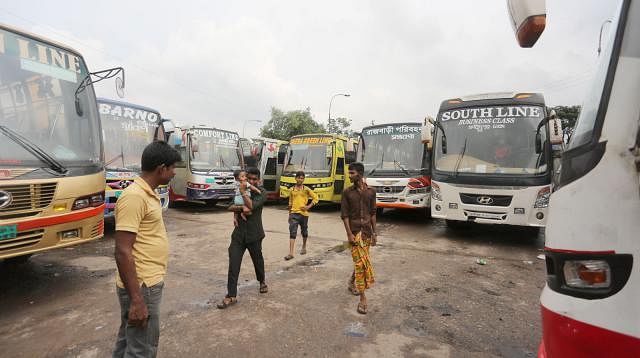 Transport workers occupy Dhaka streets, halt bus services