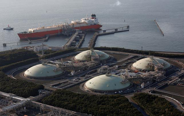 Floating LNG terminal to start operations in days. Photo: Reuters