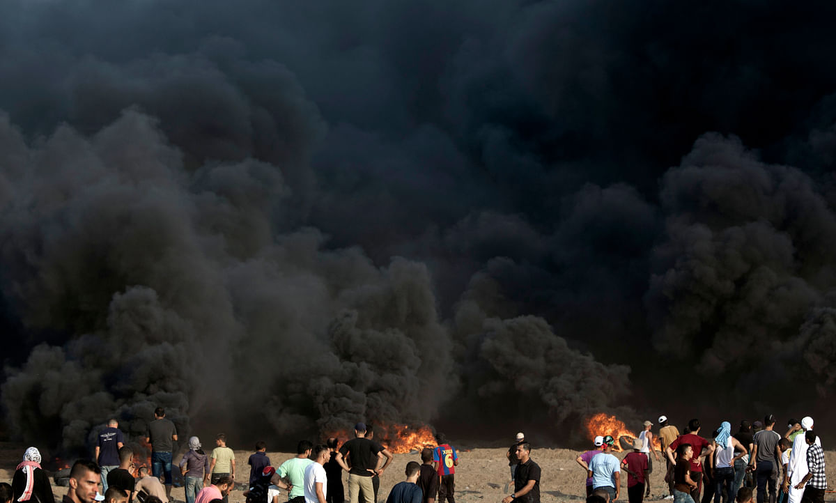 Palestinian protesters gather during a protest at the Gaza Strip`s border with Israel on 3 August. Photo: AP