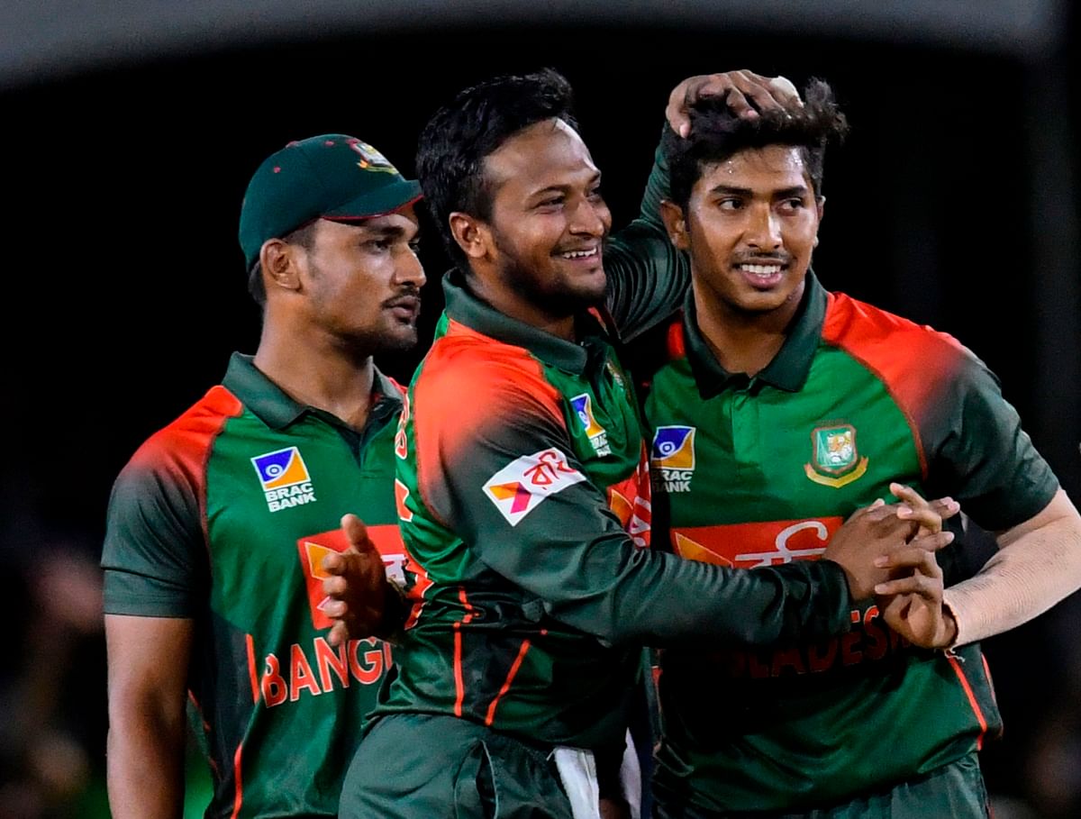 Ariful Haque, Shakib Al Hasan and Soumya Sarkar of Bangladesh celebrate the dismissal of Chadwick Walton of West Indies during the 3rd and final T20i match between West Indies and Bangladesh at Central Broward Regional Park Stadium in Fort Lauderdale, Florida, on 5 August, 2018. Photo: AFP